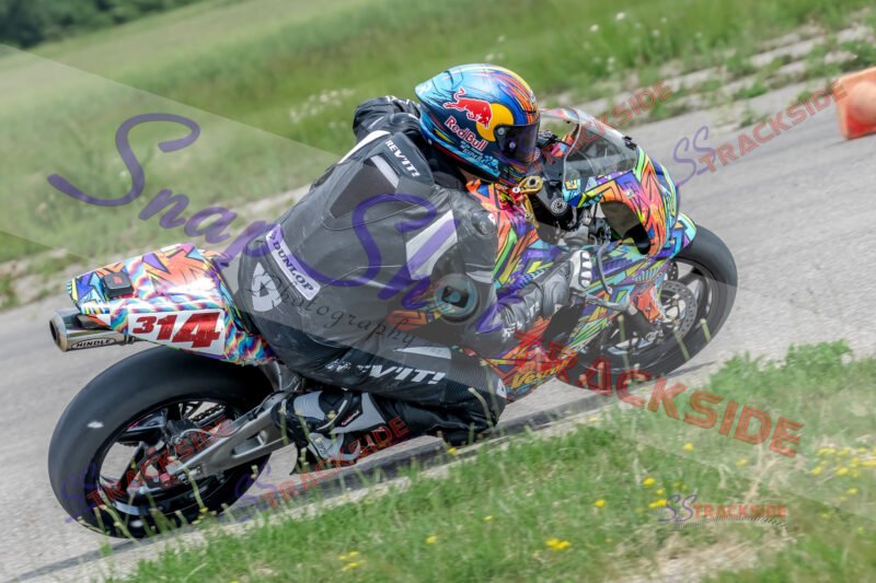 R2-QAMLegends-9766.jpg