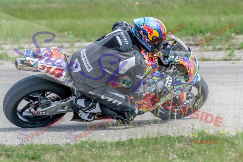 R2-QAMLegends-9800.jpg
