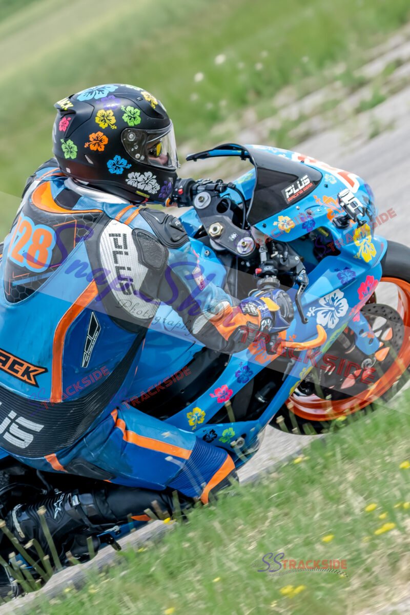 R2-QAMLegends-9812.jpg