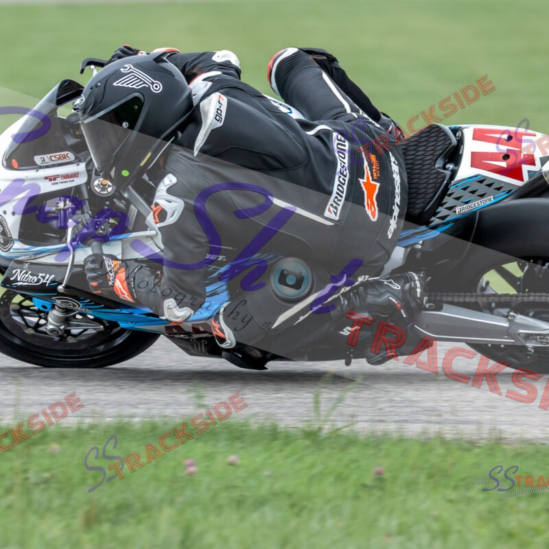 R4-QBottLw-6740.jpg