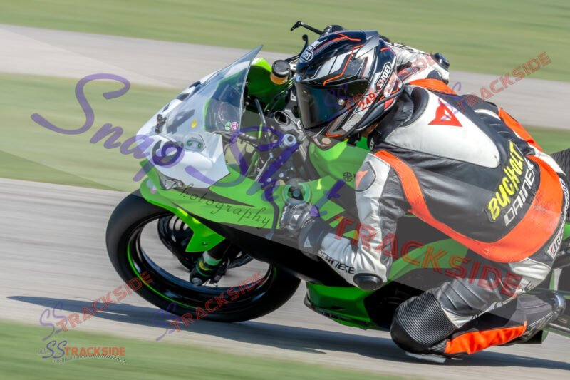 R6-BottLW-6350.jpg