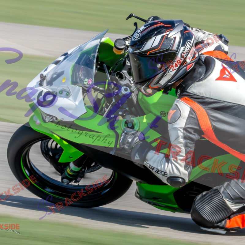 R6-BottLW-6350.jpg