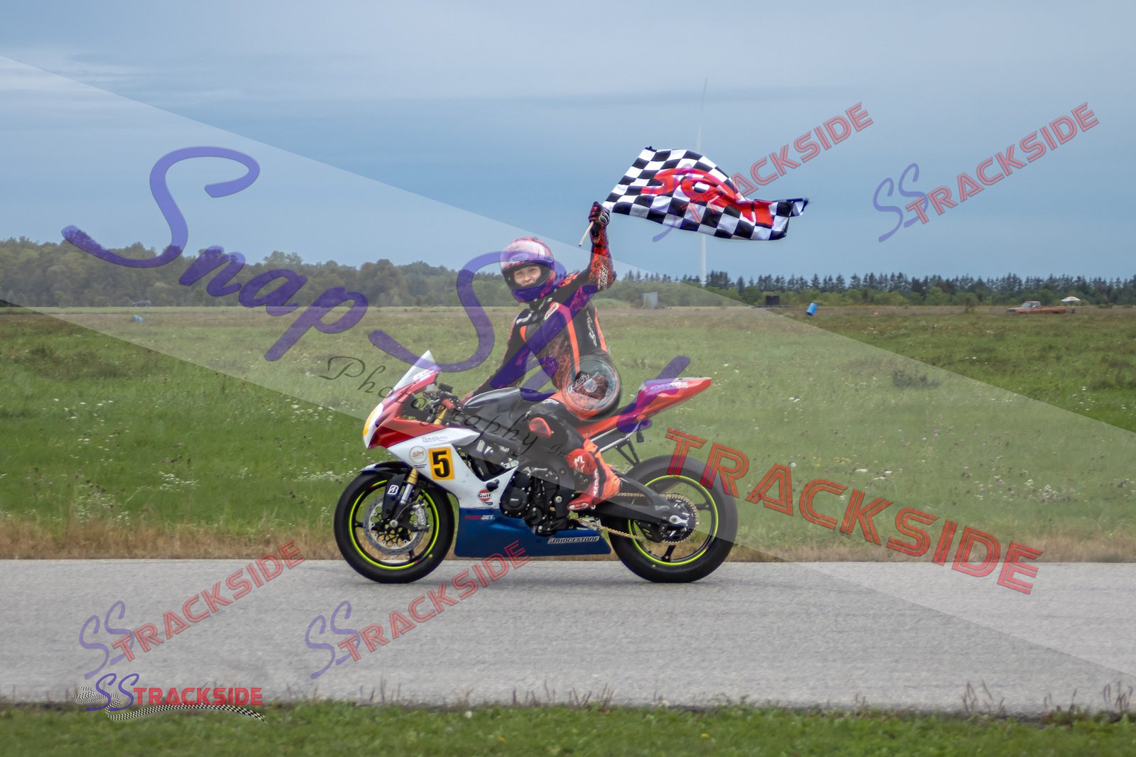R6-AMLost-2937.jpg