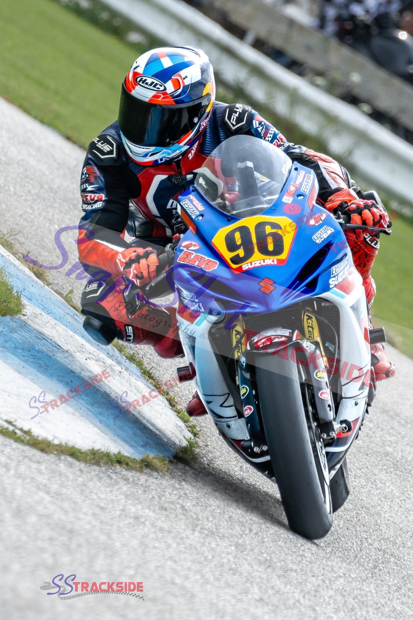 R7-AMLost-6631.jpg